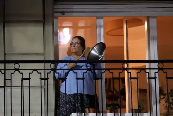 La cadena nacional y el DNU de Milei, a 10 días de asumir, activó el cacerolazo