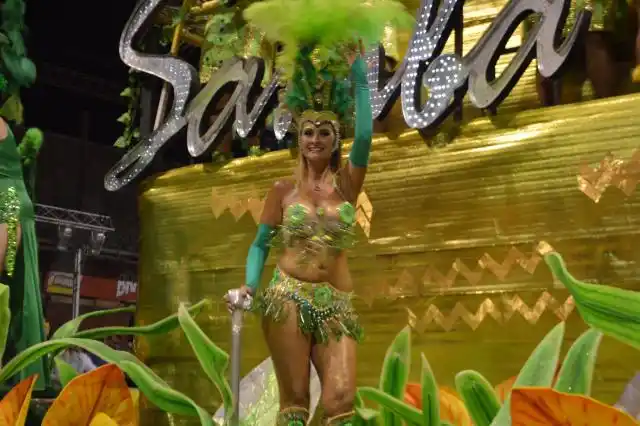 Segunda noche de corso a puro color
