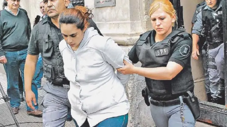 Liberaron a la policía que abandonó a su bebé en una estación de servicio
