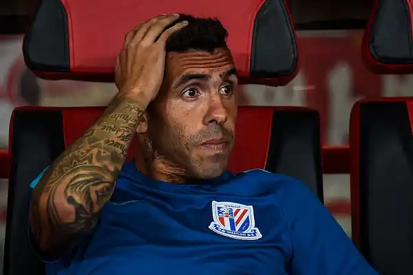 Tevez se desvinculó del Shensua y ayer se entrenó con el plantel de Boca