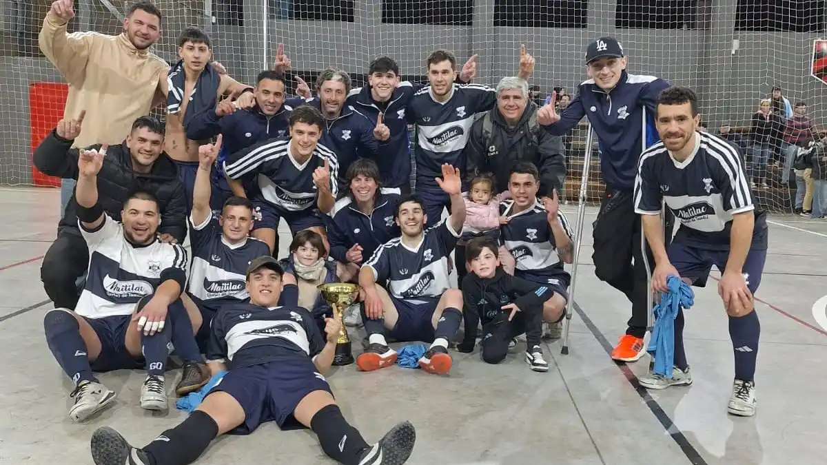 FOTO LIGA TANDILENSE DE FÚTBOL Gimnasia festejó el título.