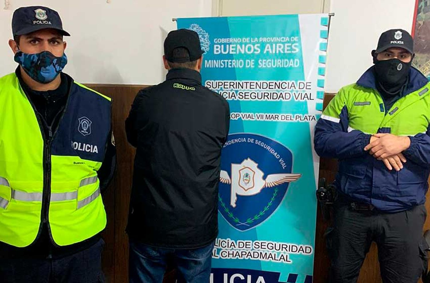 Sin permiso de circulación y con carné de conducir trucho: infraccionado