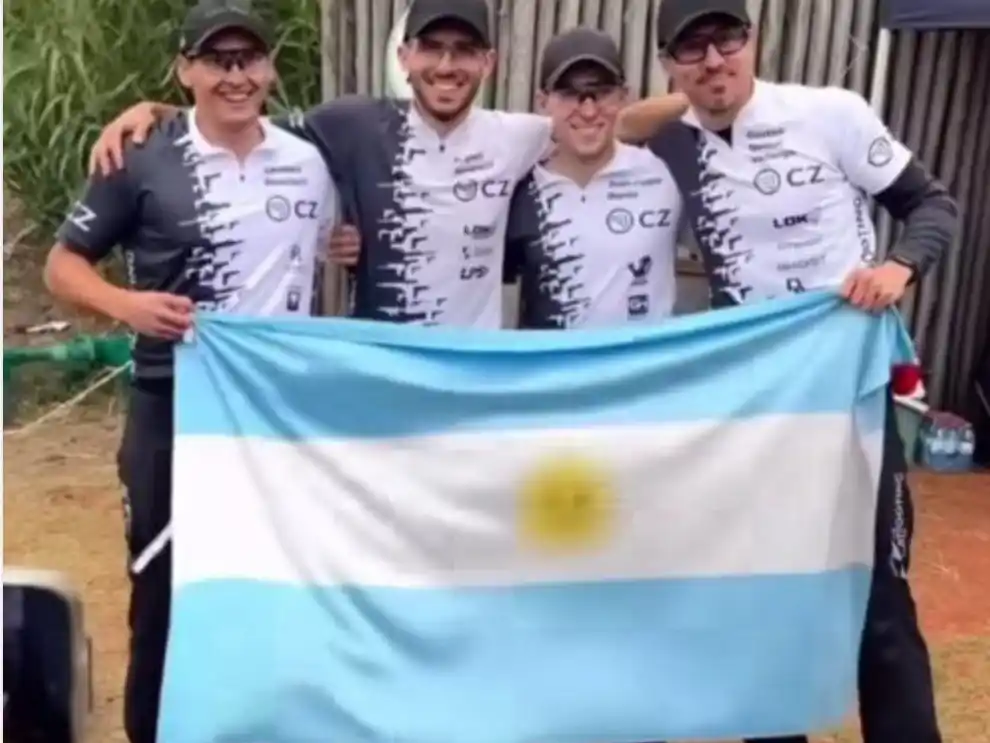 El equipo argentino,con el rafaelino G.Romitelli, campeón del mundo por equipos en la División Producción.Foto:Todo a Pulmón