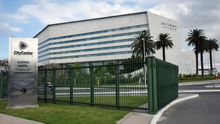 Allanan por lavado de dinero el casino de Rosario donde se casarán Messi y Roccuzzo