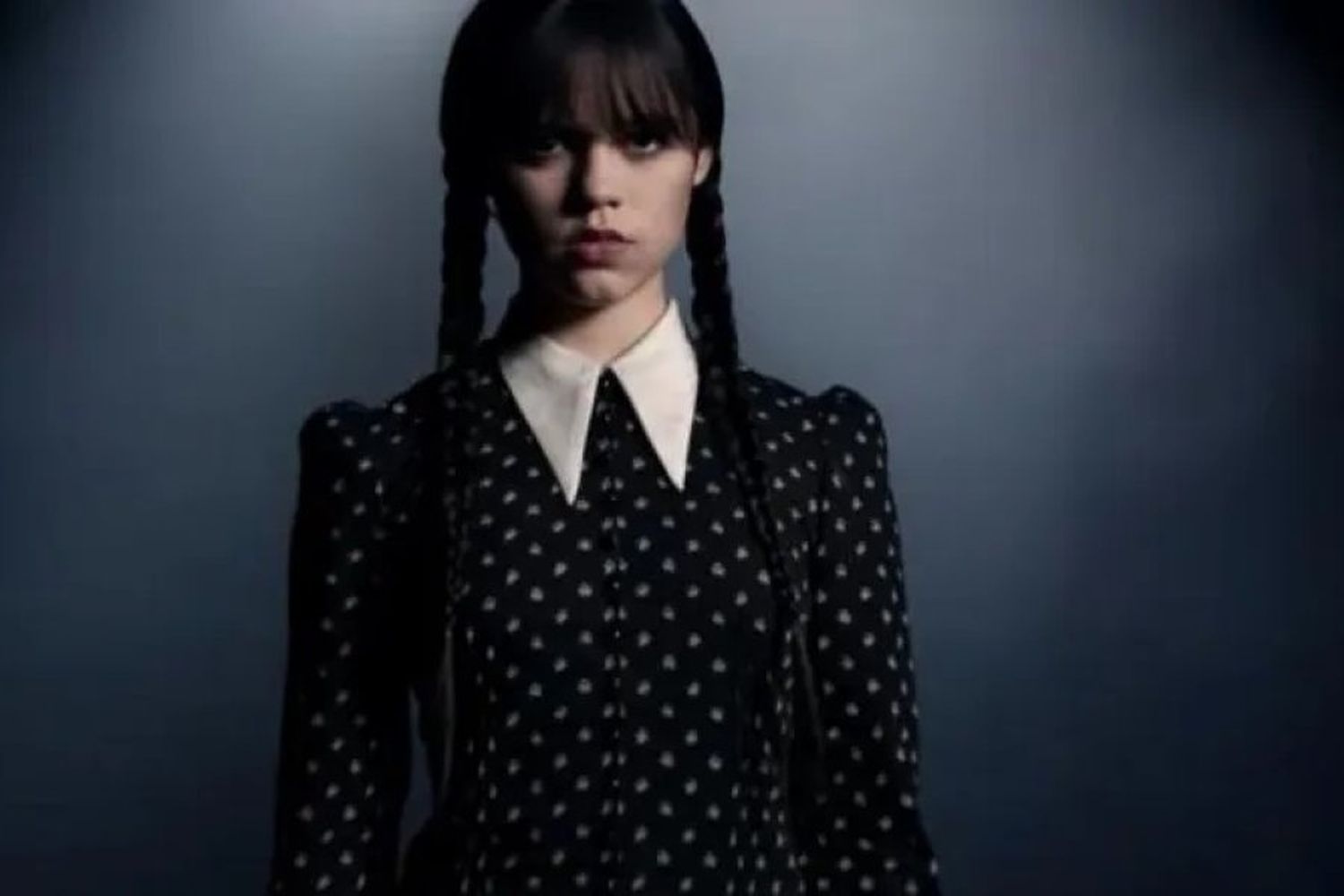 Netflix estrenó una serie adaptada a los Locos Addams de Tim Burton
