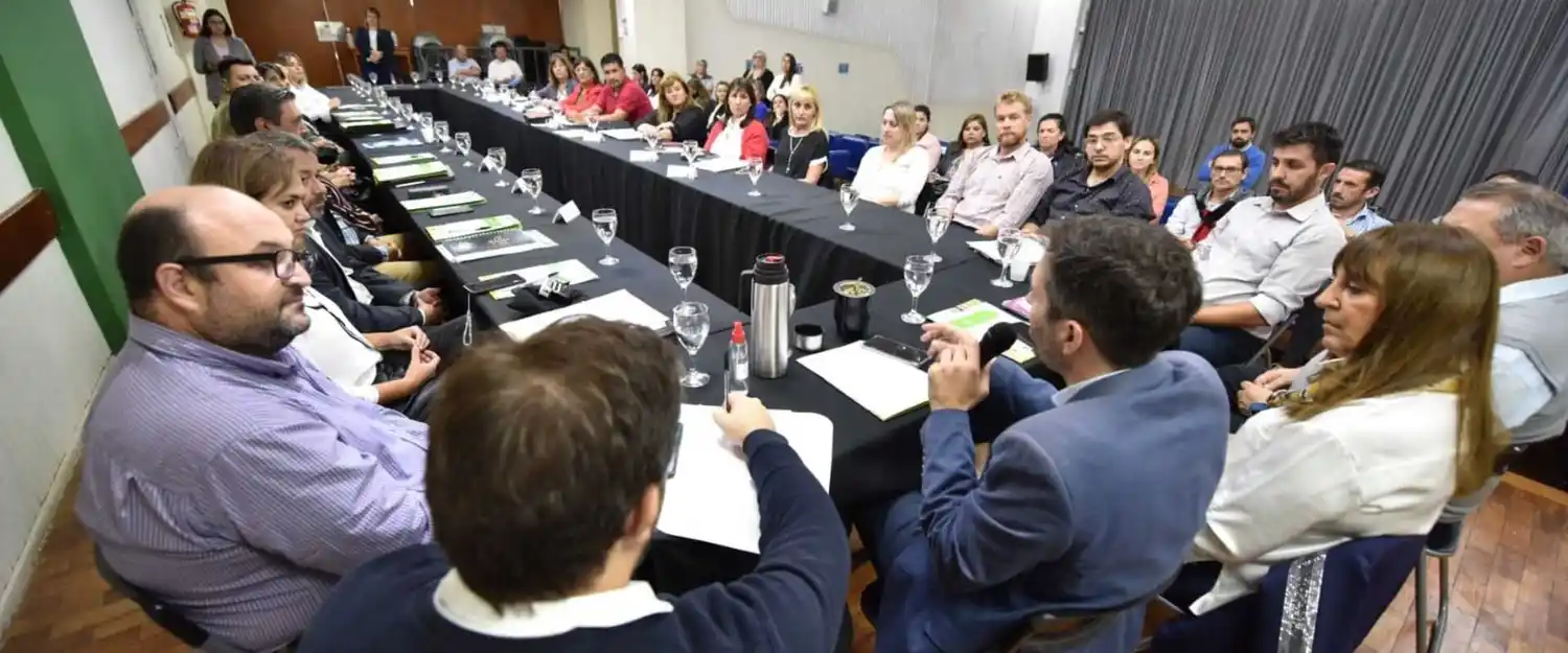 Jornada de trabajo entre autoridades educativas de la provincia