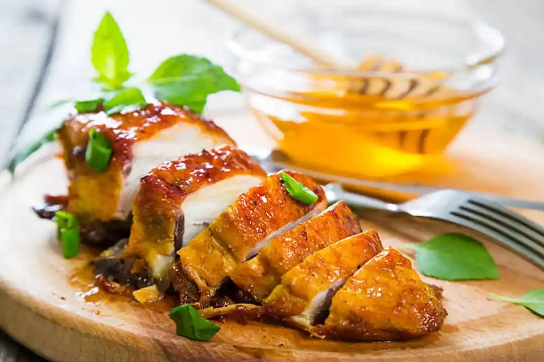 Recetas simples para las fiestas: pollo glaseado con miel y mostaza, una opción liviana y festiva