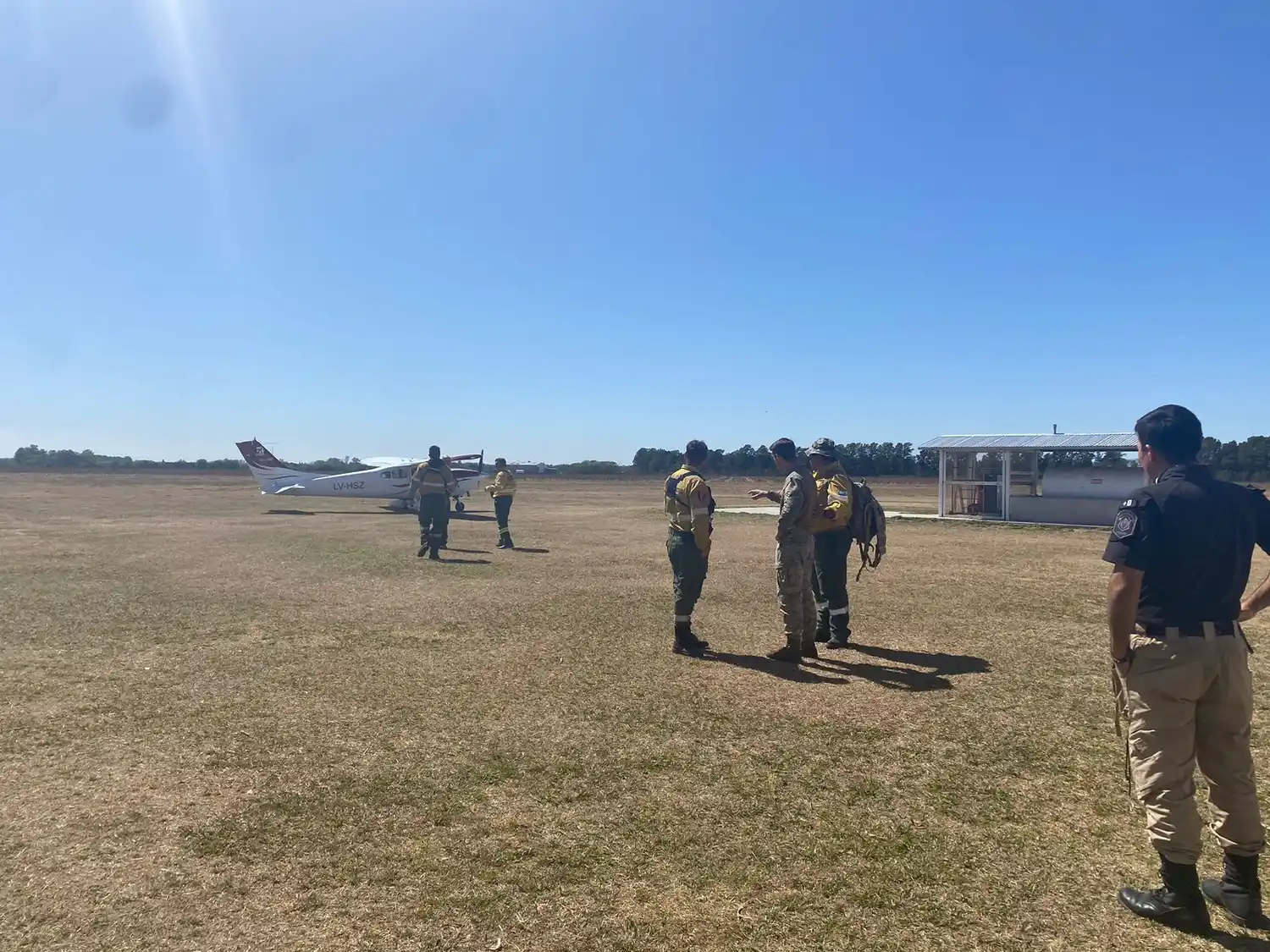 Incendios en islas: con brigadistas, montan comando operativo en el Aeroclub