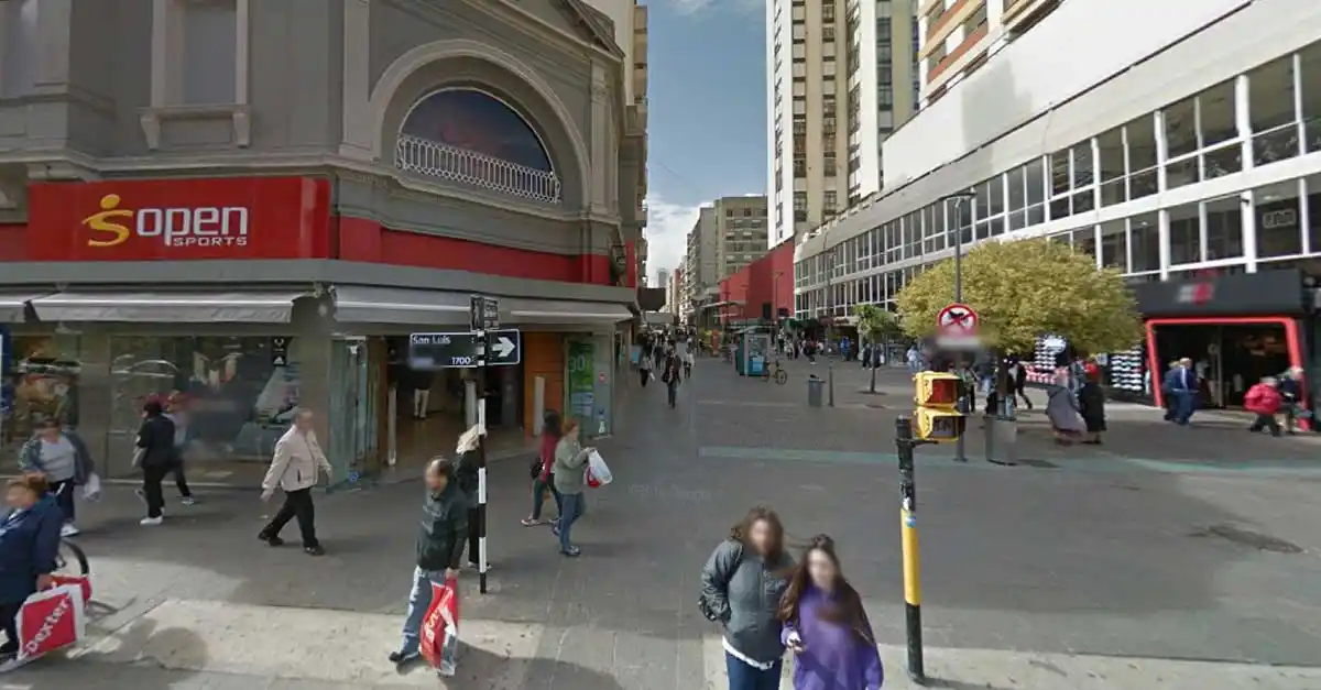 Aumentarán la iluminación de la Peatonal a mediados de enero