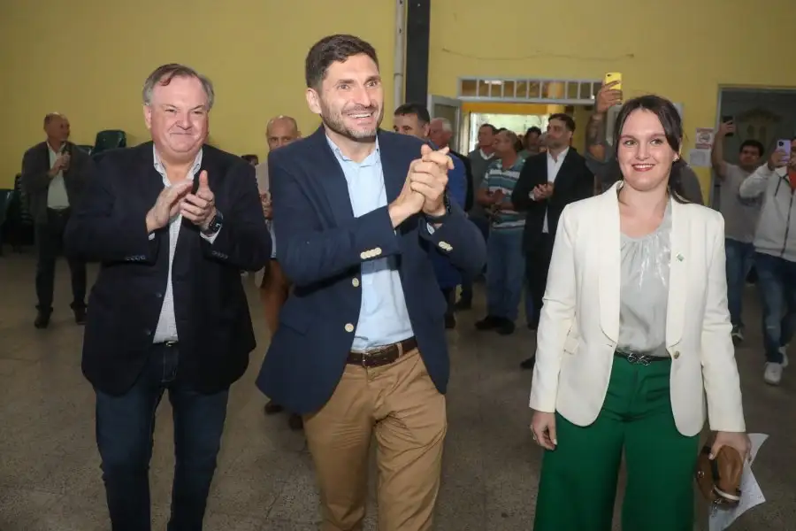 El senador Michlig, el gobernador Pullaro y la presidenta Comunal de Ambrosetti Daniel Michlig