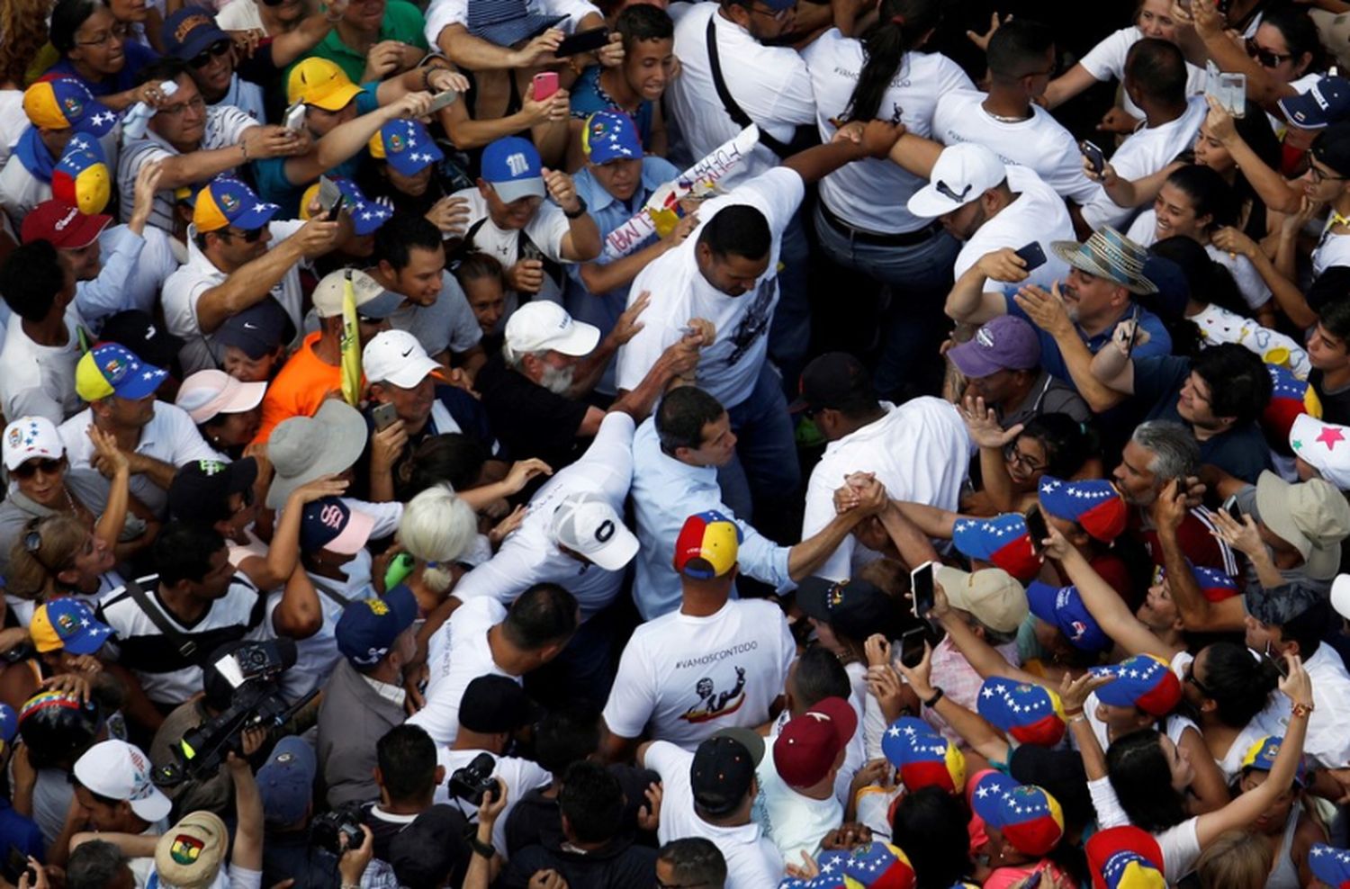 Venezuela: decenas de heridos y arrestos a diputados disidentes