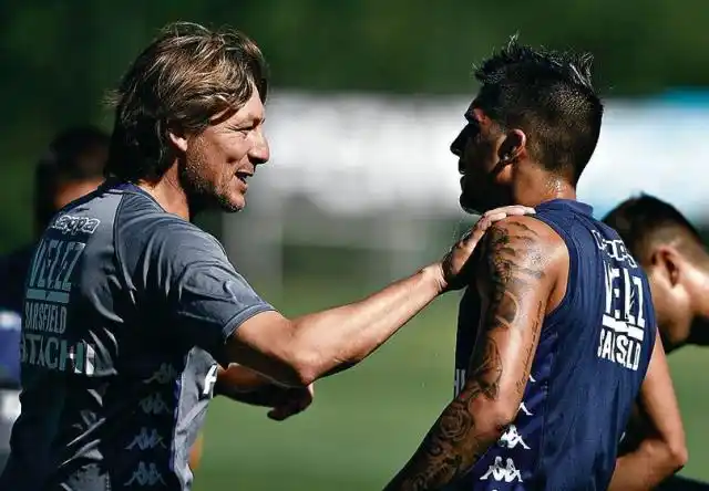 La familia de Leandro Fernández fue confundida con hinchas de Boca en la tribuna de Vélez 