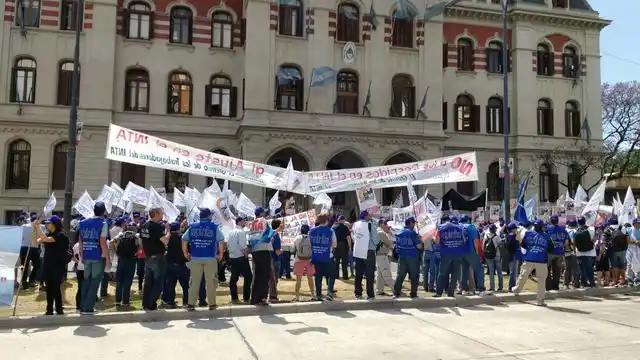 Trabajadores bonaerenses participan del reclamo federal por los recortes en Inta