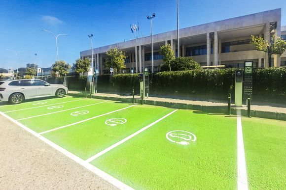 Movilidad eléctrica: el Aeropuerto de Jerez habilita 35 puntos de carga para vehículos