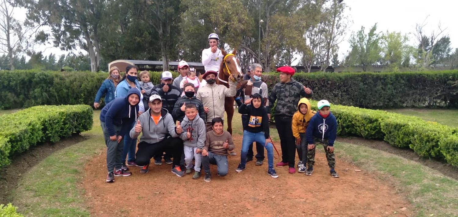 Volvió el turf al hipódromo local