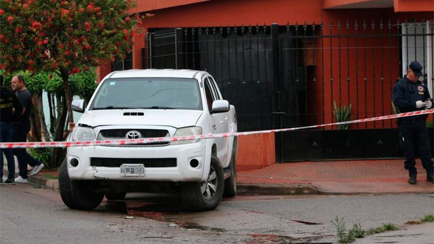 Estaba por llevar a sus hijos a la escuela y lo mataron para robarle el auto