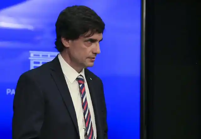 Cuáles son las cuatro medidas económicas anunciadas por Hernán Lacunza para paliar la devaluación