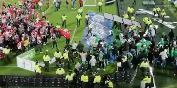 BATALLA CAMPAL violento retorno del fútbol a Bogotá