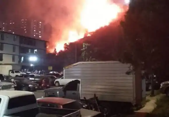 ¡EN SAN BERNARDINO, SARRIA, SANTA MÓNICA Y COCHE! NOCHE DE INCENDIOS forestales y de apartamentos en la ciudad de Caracas