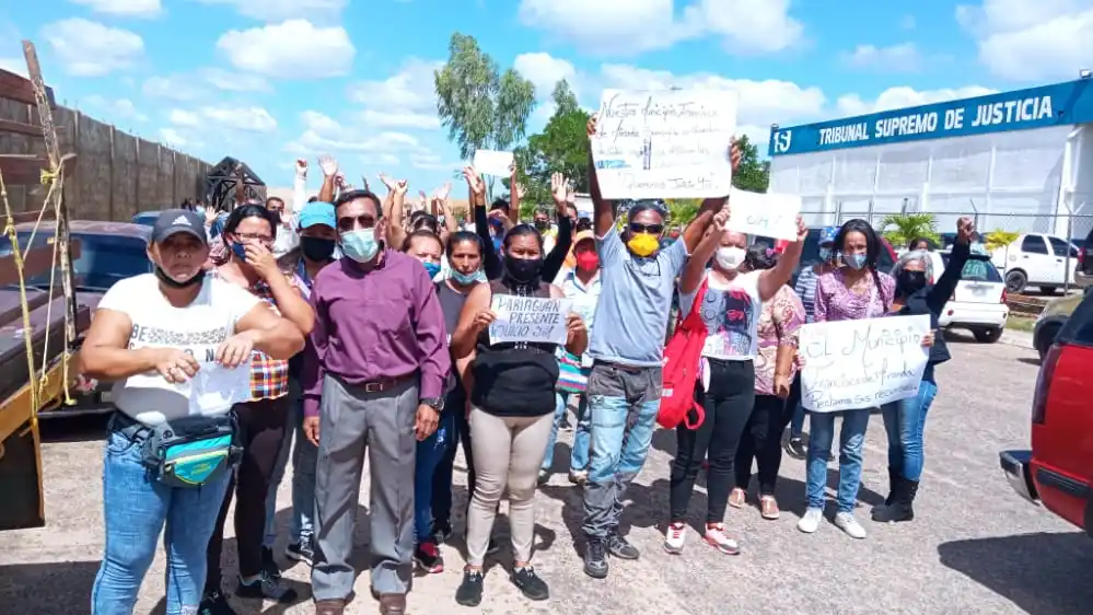 ¡PROTESTAN EN PARIAGUÁN! Suspenden por novena vez audiencia por desfalco 837 mil dólares