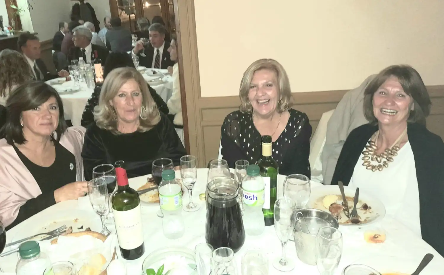 En un ambiente cálido se desarrolló la cena en los salones del Jockey Club Gualeguay.