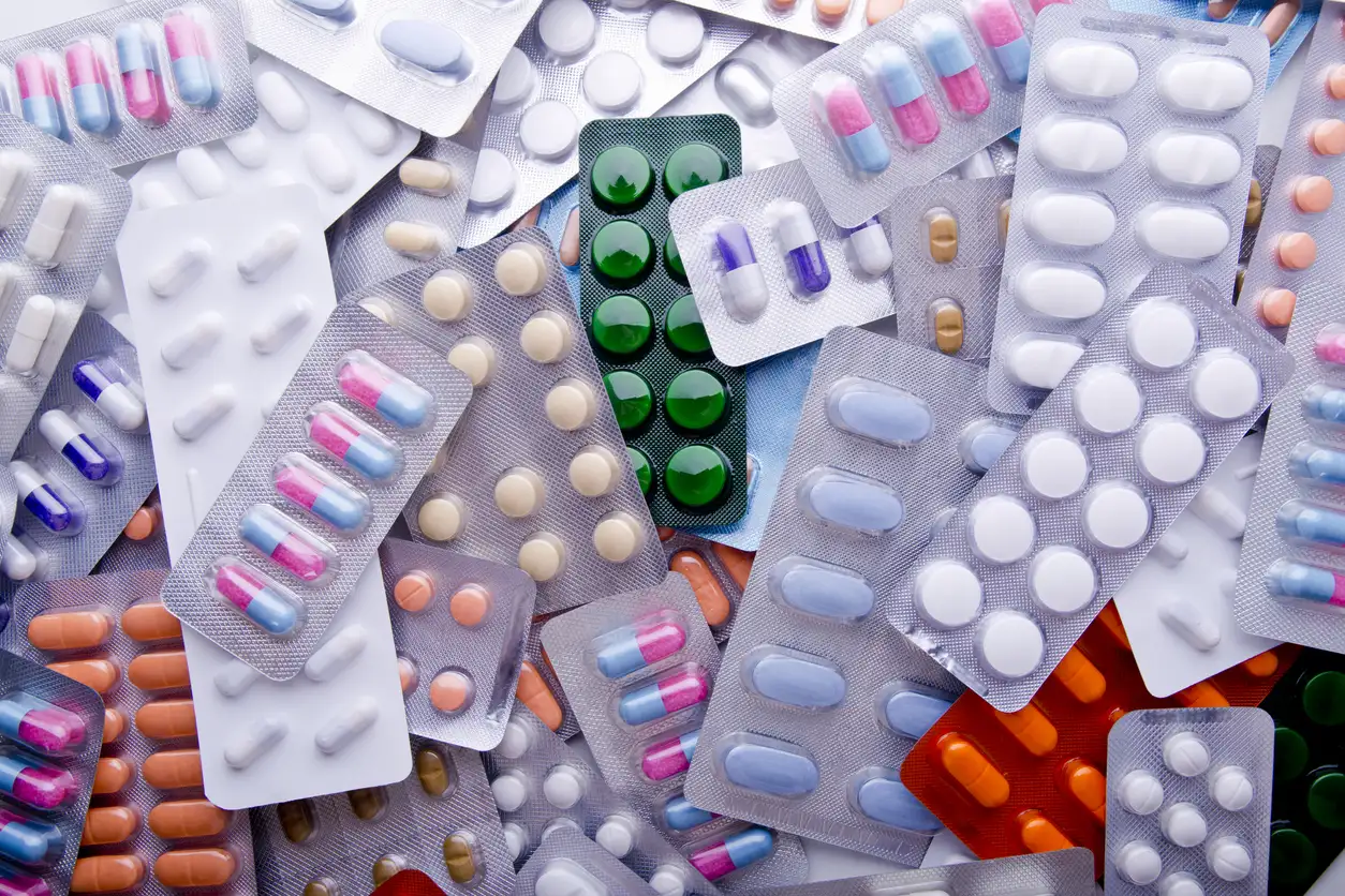 Excipientes en medicamentos: lo que nadie te cuenta sobre los ingredientes “inactivos” que podrían afectar tu salud.