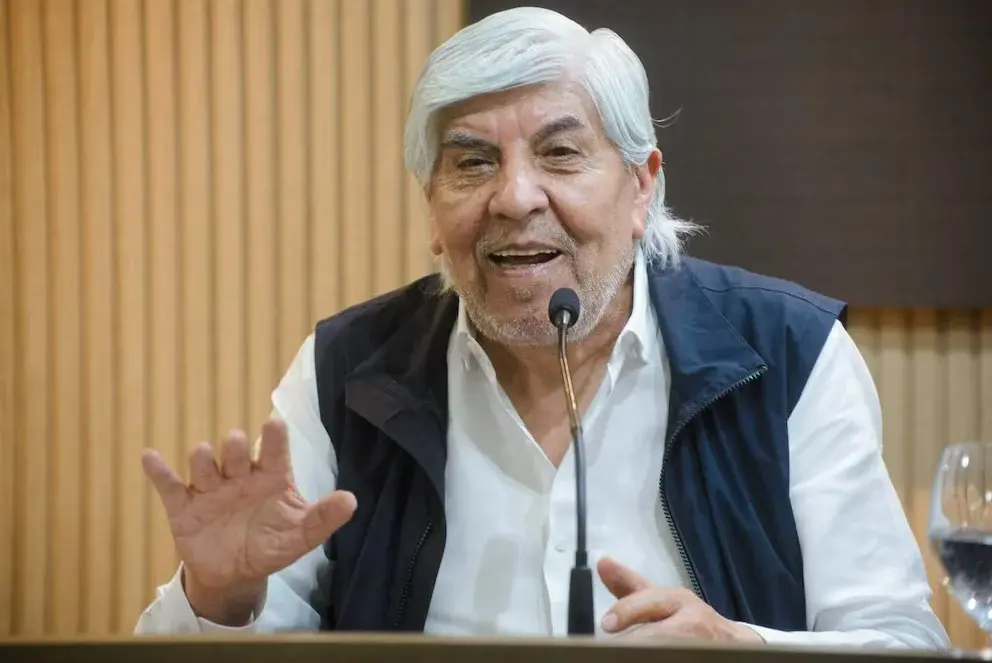 Camioneros acordó un aumento salarial del 9,9% por seis meses y cerró una nueva paritaria