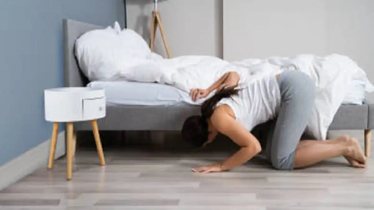 ¿TE GUSTA GUARDAR COSAS debajo de la cama? No es muy recomendable y te decimos por qué