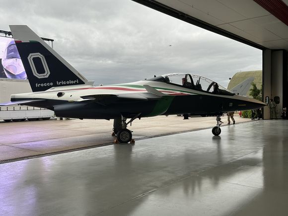 Un símbolo de Italia que vuela más alto: la Frecce Tricolori renuevan su flota con el Leonardo M346