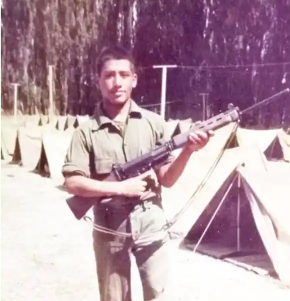 El soldado de Malvinas que le rogó a Dios que no lo dejara morir �Sdespacito⬝ tras ser sepultado vivo por una bomba