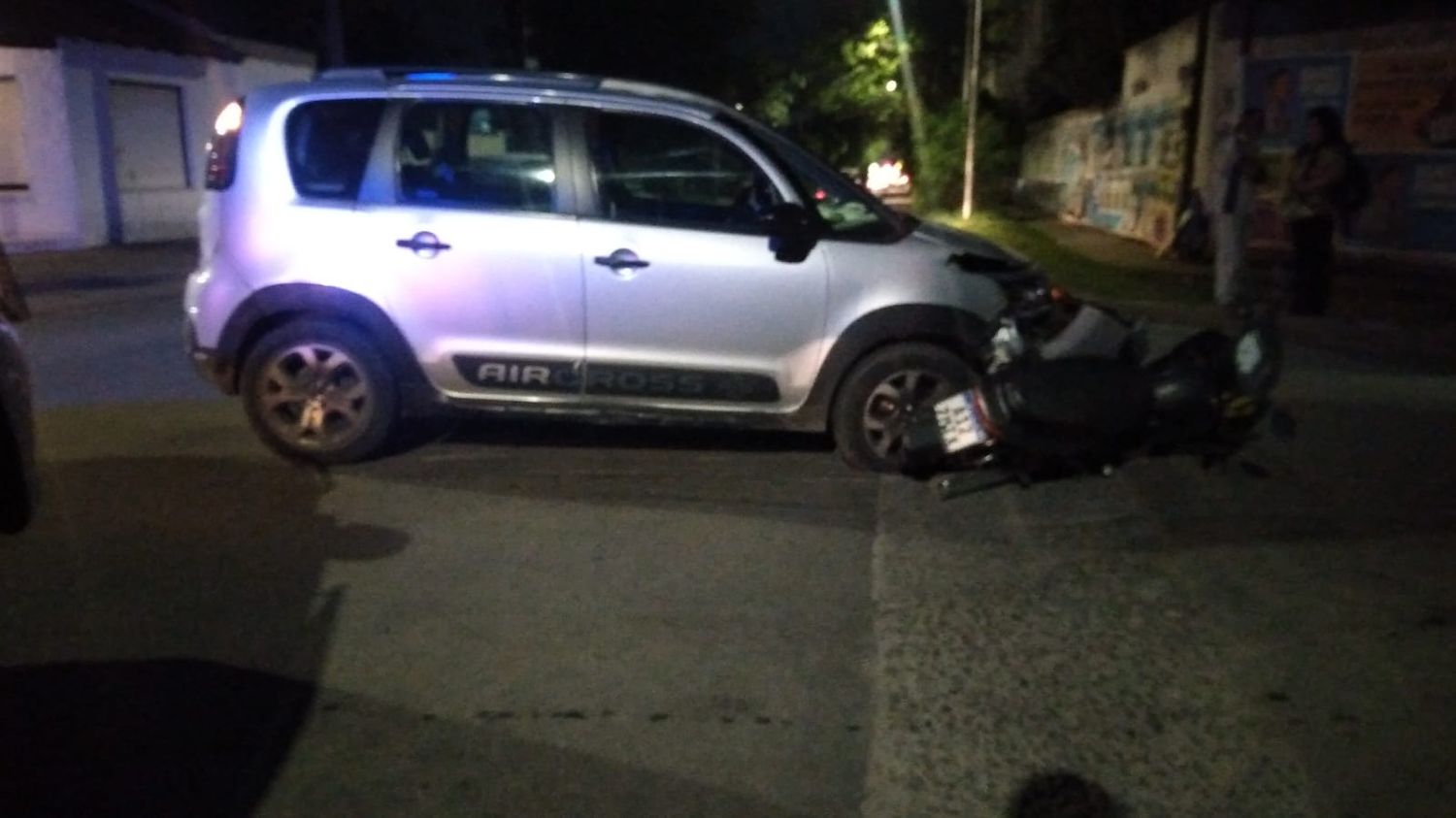 Una motociclista fue hospitalizada tras un accidente