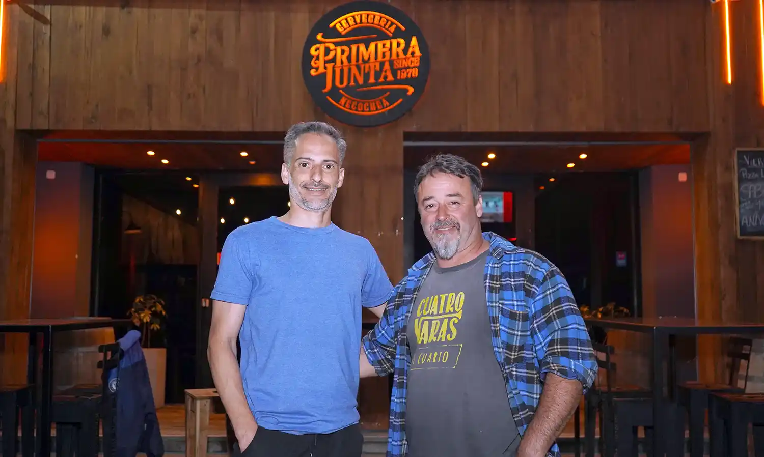 De festejo. Ezequiel García y Alejandro Montalivet, propietarios de “Primera Junta”