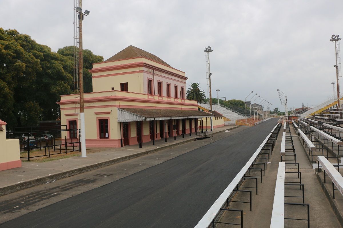 Corsódromo: Culminó el asfaltado de la pasarela y avanzan en la refacción general
