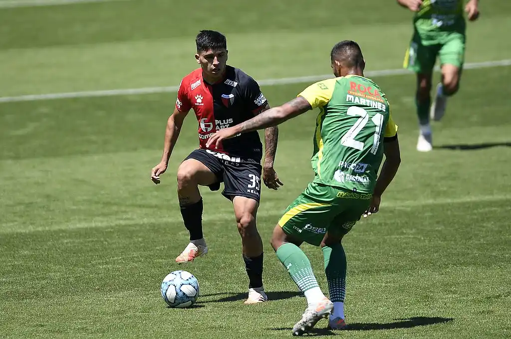 Colón recibe a Central Córdoba en el Centenario