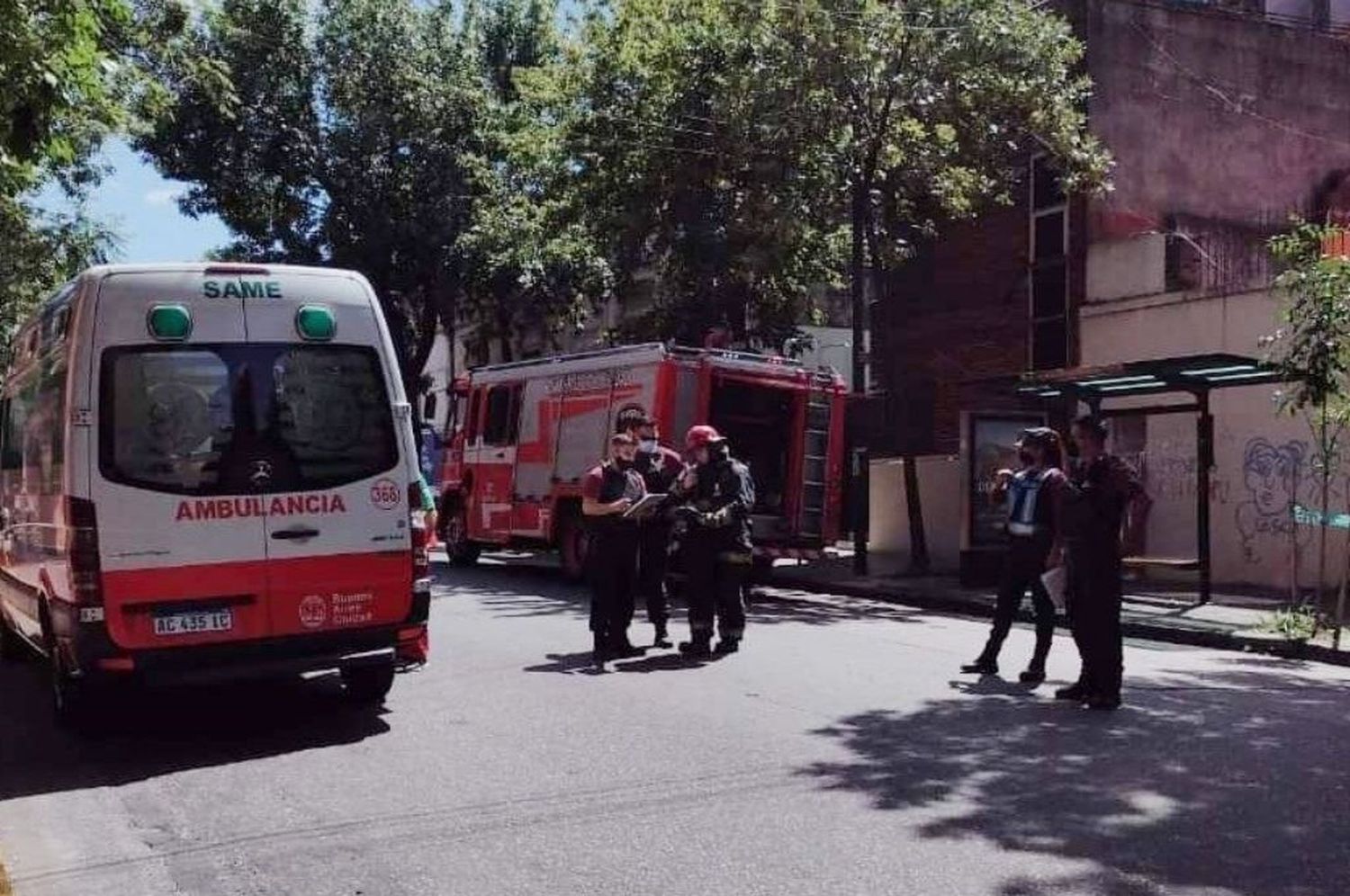 Explosión en una escuela de Parque Patricios: un obrero herido con quemaduras