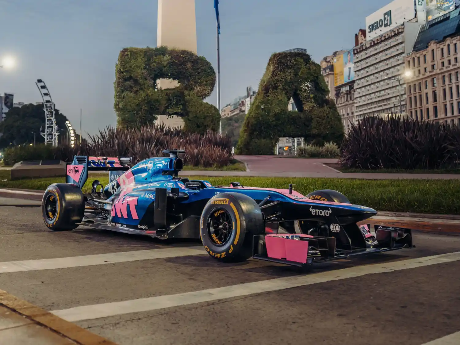 Presentaron el Lotus E20 que Colapinto manejará por las calles de Buenos Aires