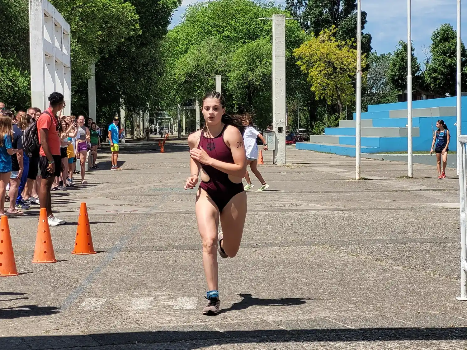 Además, el Municipio habilitó dos centros de atención para asesorar a quienes deseen participar en disciplinas culturales o deportivas.