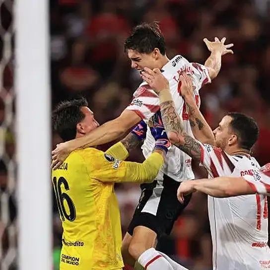 La última atajada de Muslera desata el festejo de Estudiantes.
