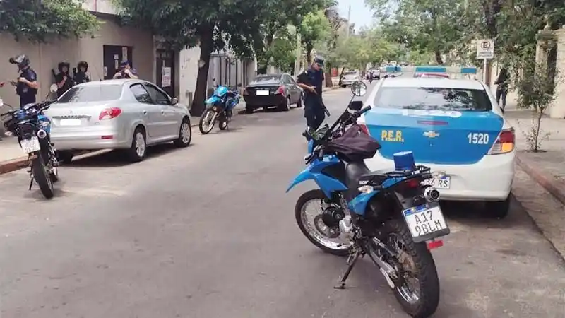 Tras discutir por el tránsito, amenazó a un remisero con un arma de fuego