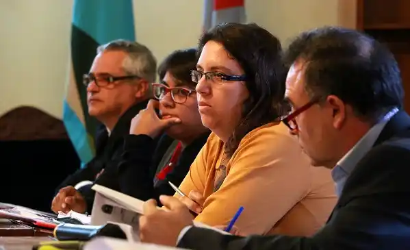 Malestar opositor por el viaje de Piaggio: “Afecta el tratamiento del Presupuesto”