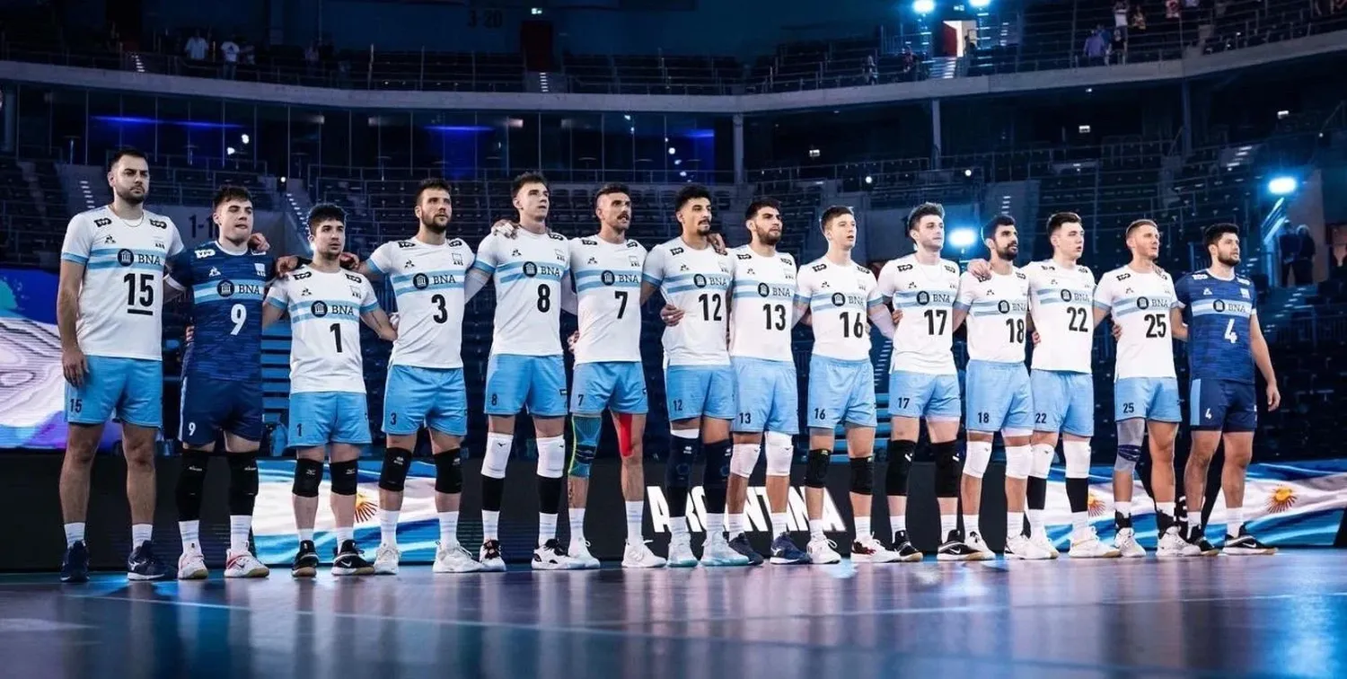 El seleccionado argentino masculino arrancó con los entrenamientos en un año muy importante en el que el objetivo principal es clasificarse a los Juegos Olímpicos París 2024 para intentar defender la medalla de bronce obtenida en Tokio 2020. Crédito: FEVA