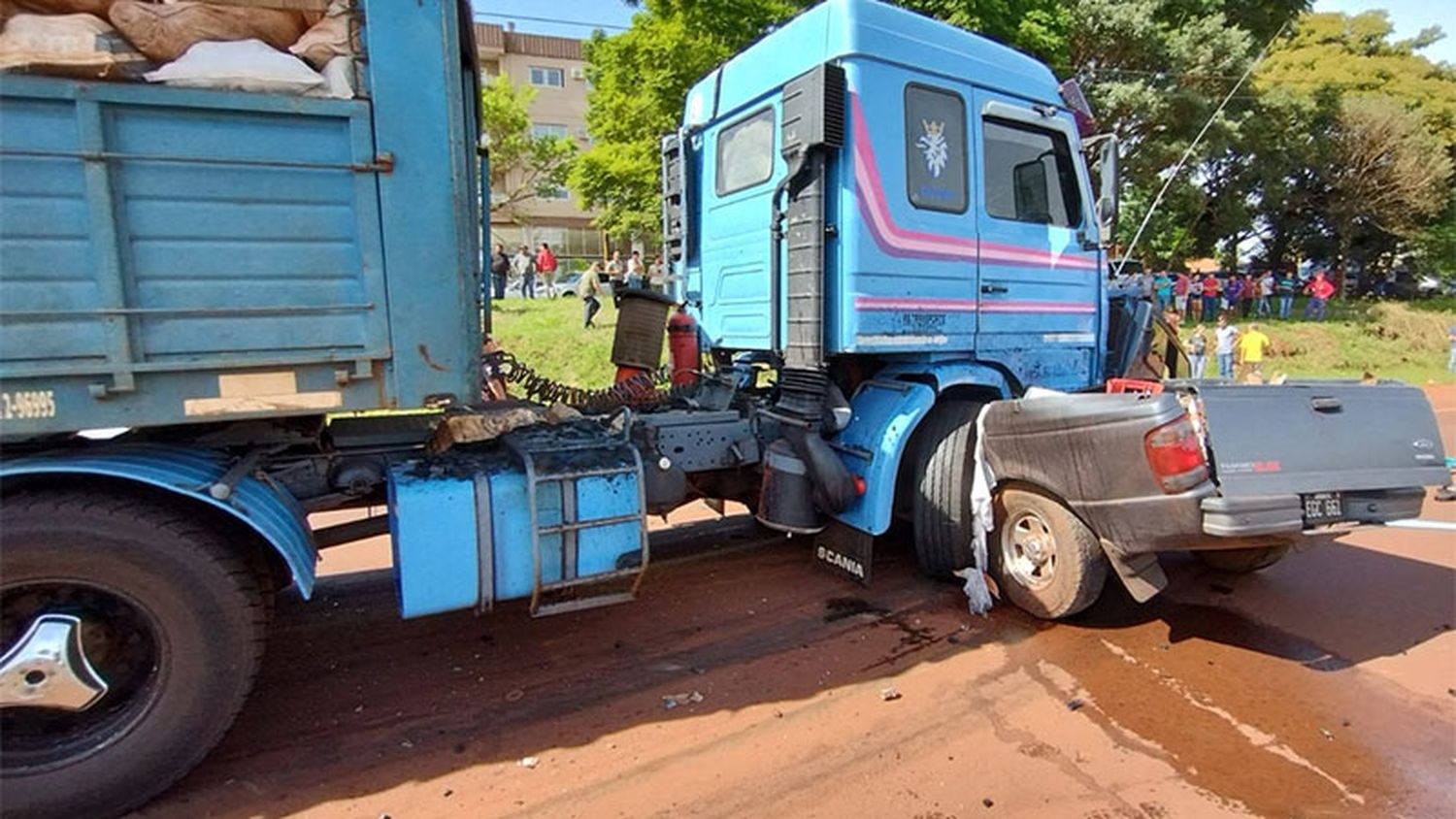 Un muerto y tres heridos tras un choque sobre la ruta 14: impactantes imágenes