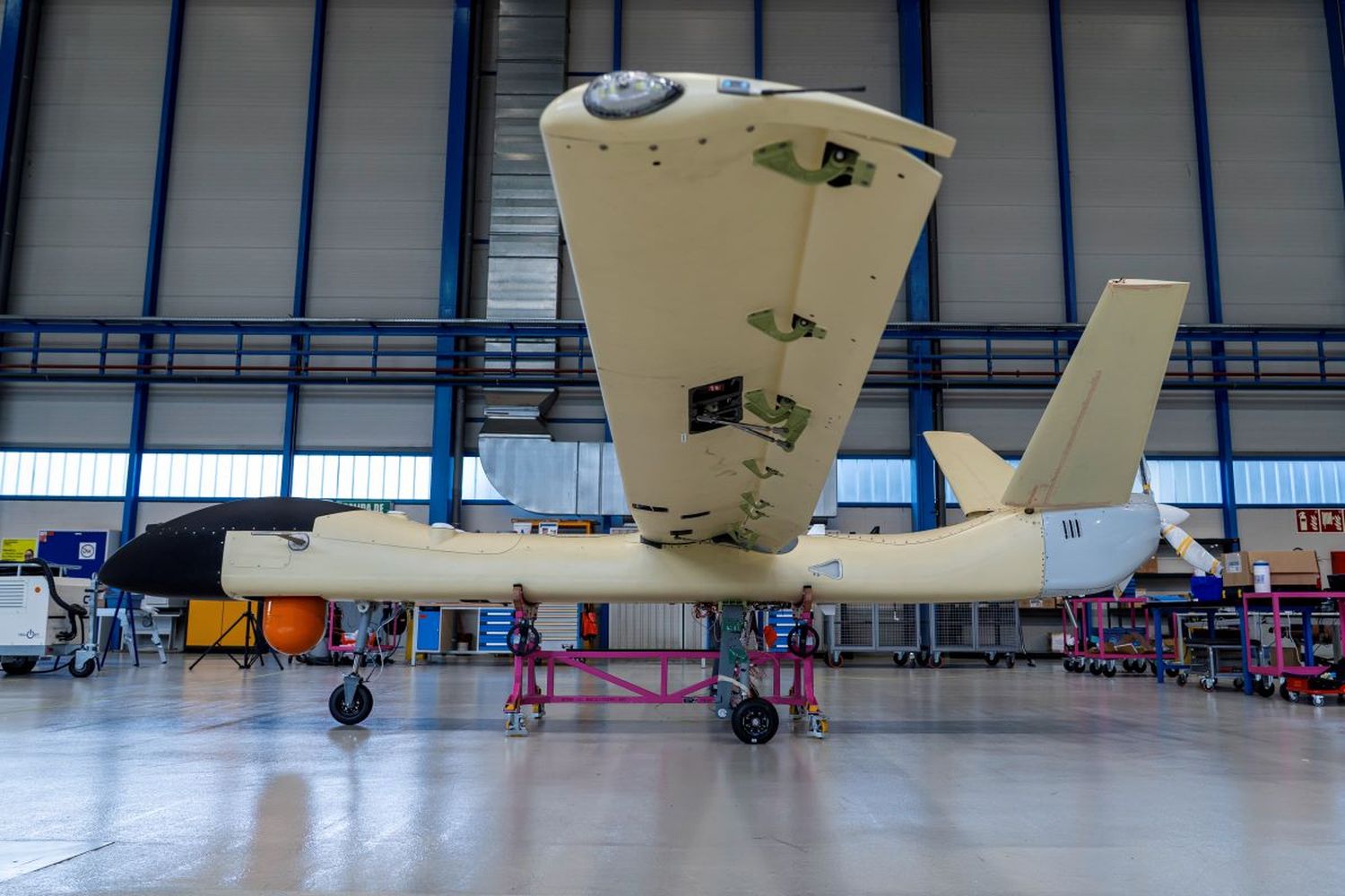 El primer prototipo del drone SIRTAP de Airbus está listo para iniciar sus pruebas en tierra