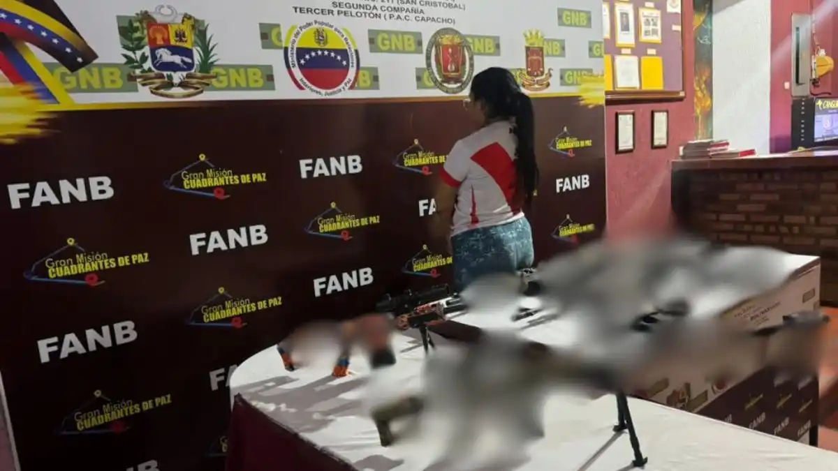 UNA PAREJA PELIGROSA: capturan a la novia de un líder del Tren de Guayana con cargamento de armas (+Reporte)