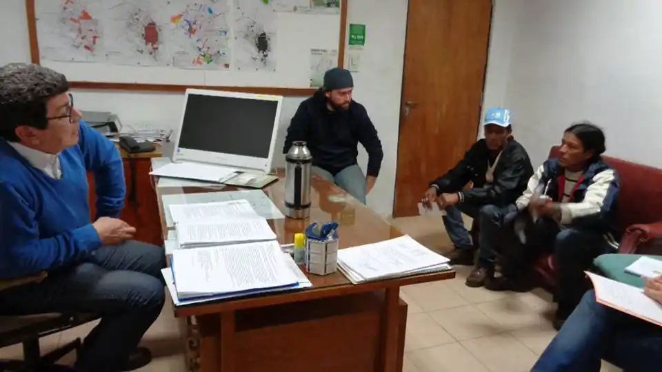 El volcadero municipal: Vecinos preocupados por este ámbito se reunieron con Schönhals