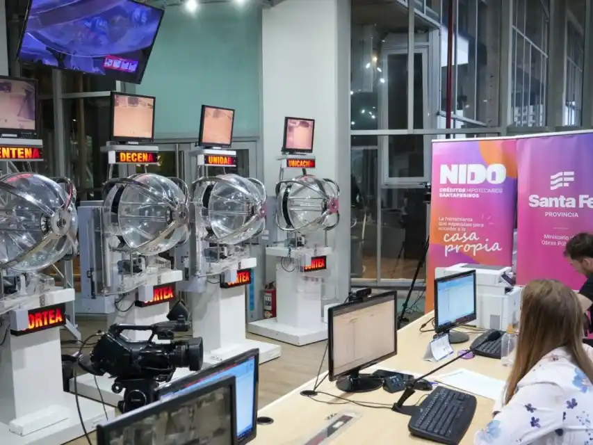 La subdirectora provincial de la dirección de vivienda, Nadia Montes. indicó que "ya otorgamos cerca de $ 38.000 millones en 112 localidades de la provincia”.