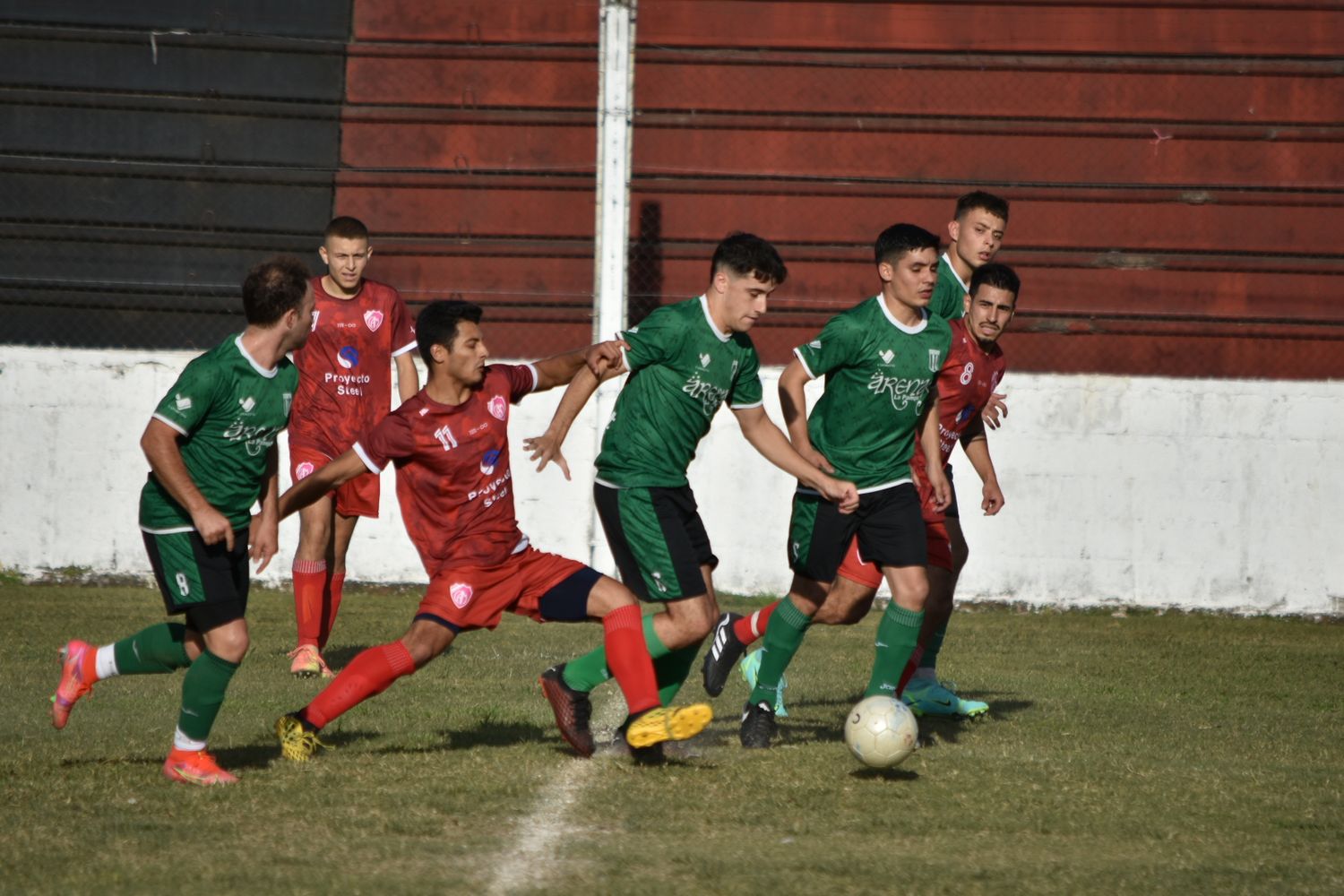 Apertura para Primera A: Mitre goleó, metió la quinta victoria seguida y se adueñó de la cima