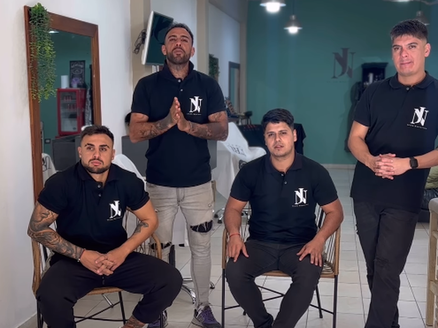 Barberos solidarios: cortarán gratis el pelo a jubilados los primeros días del mes