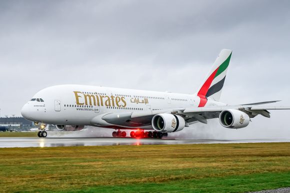 Emirates y Philippine Airlines estudian profundizar su asociación en los servicios de pasajeros y carga