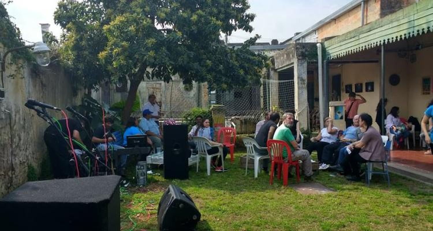 Una peña solidaria con sabores y colores isleros